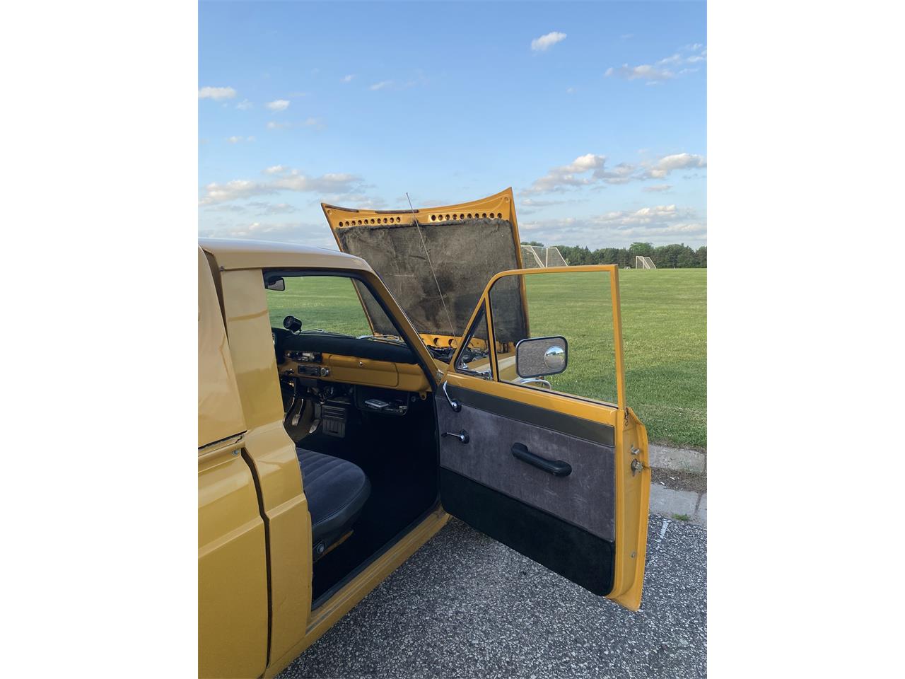 Ford-Courier-1975-Rare-Yellow-Black-56