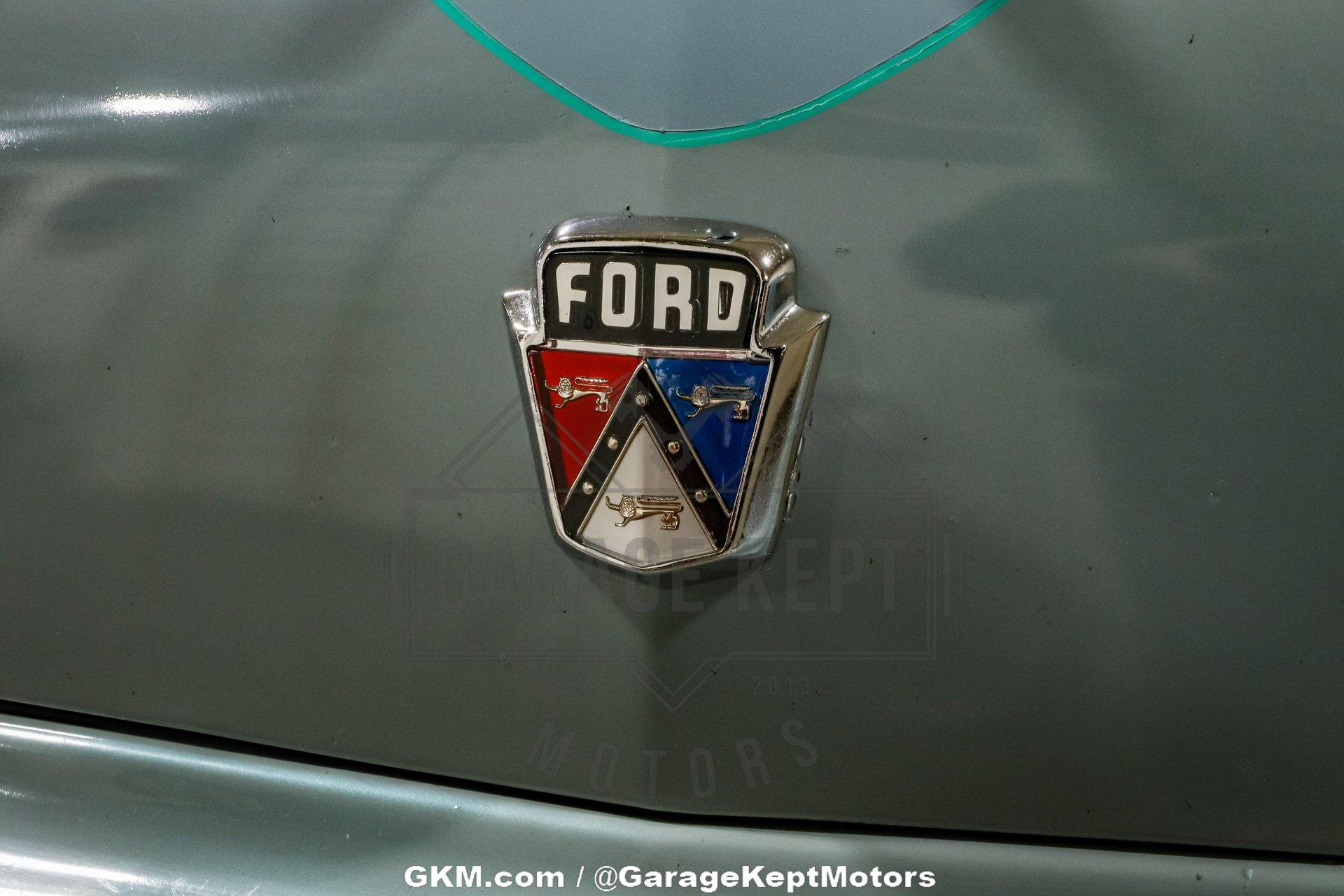 Ford-Crestline-1953-Light-Blue-Blue-amp-White-48