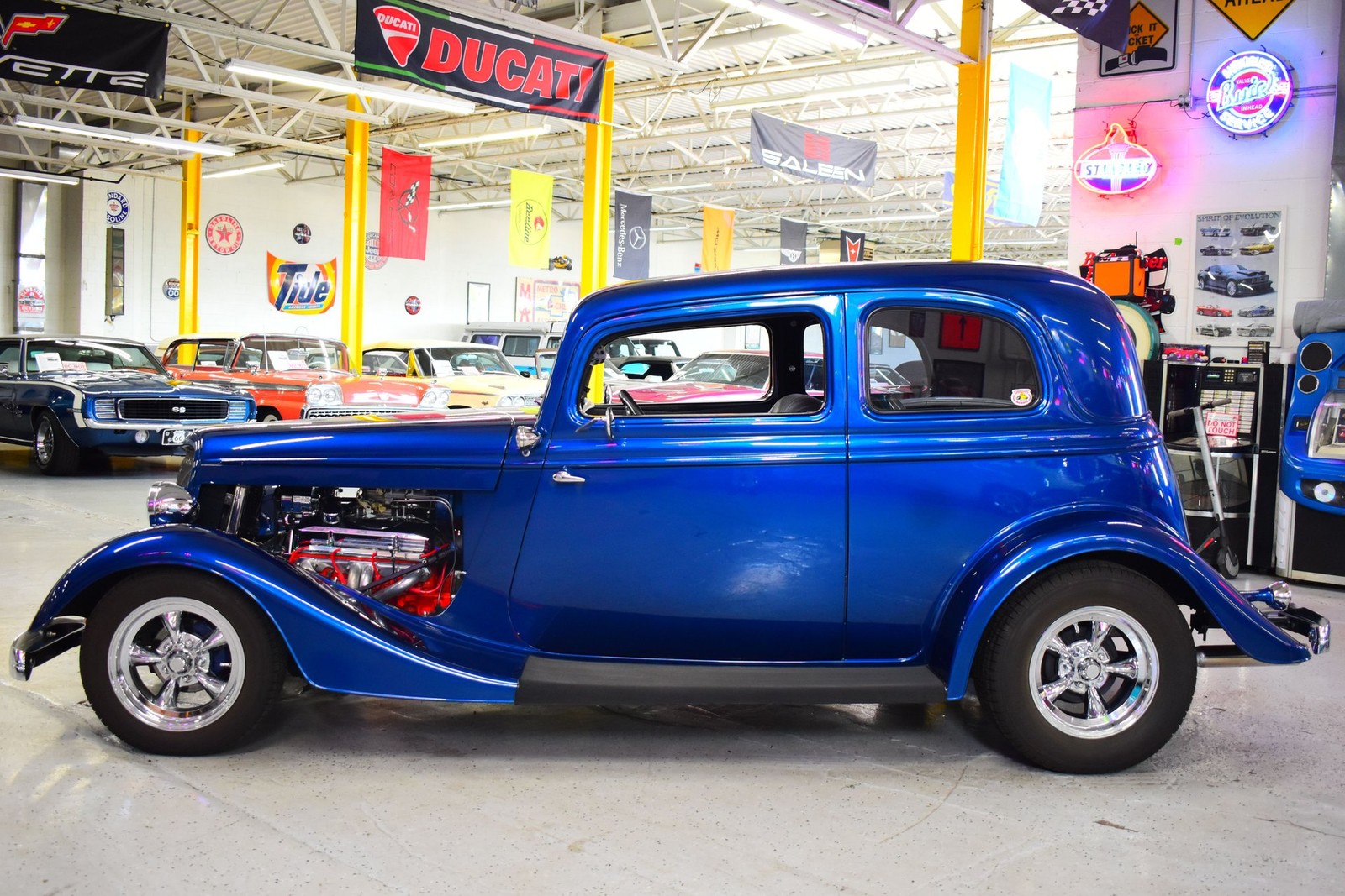 Ford-Crown-Victoria-1933-16