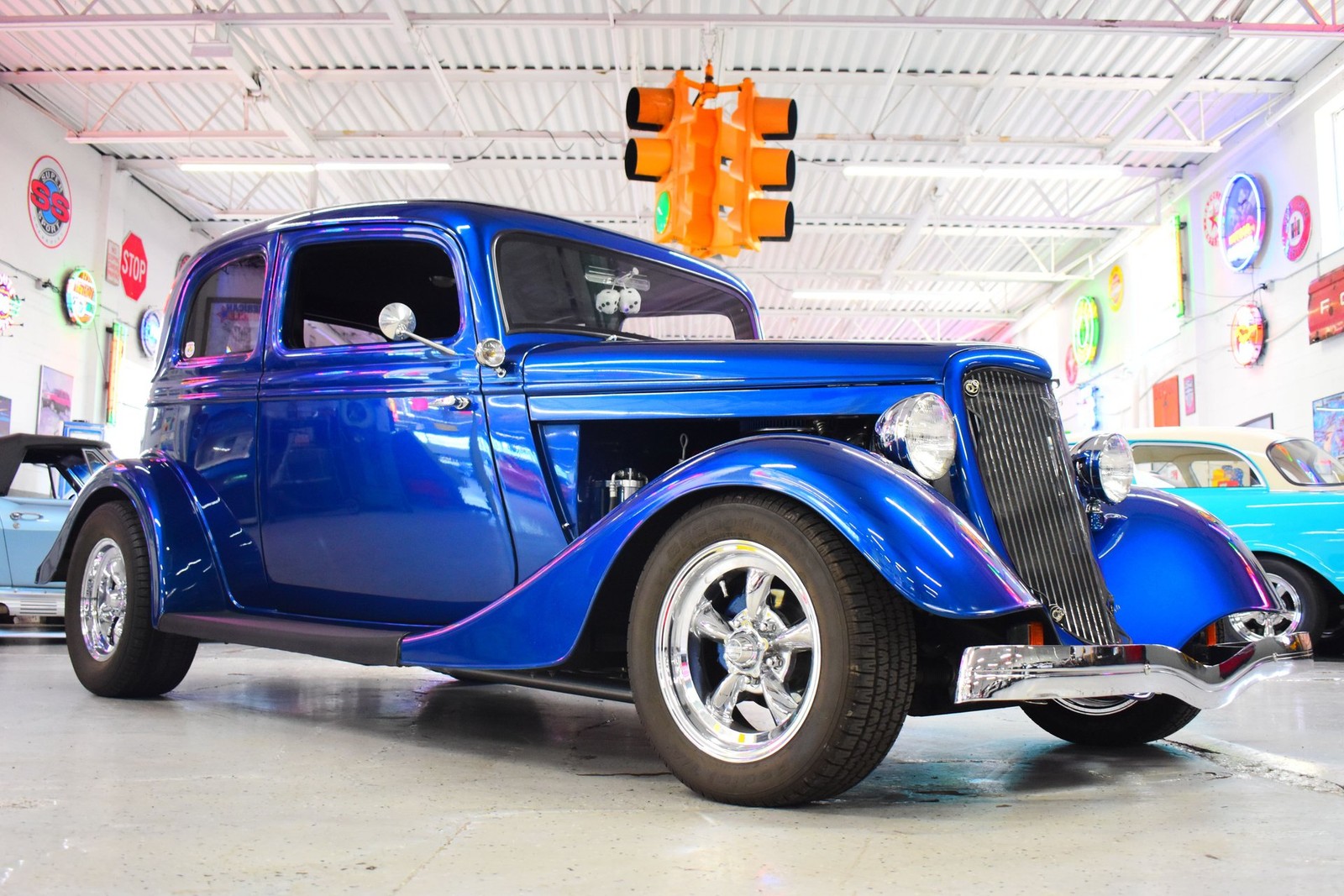 Ford-Crown-Victoria-1933-2