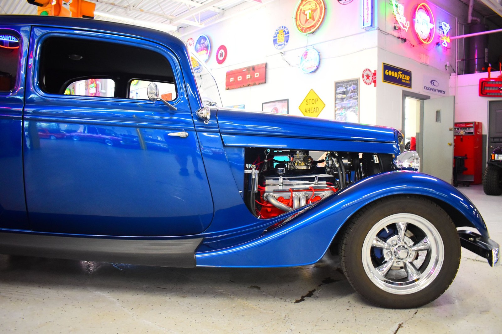 Ford-Crown-Victoria-1933-7