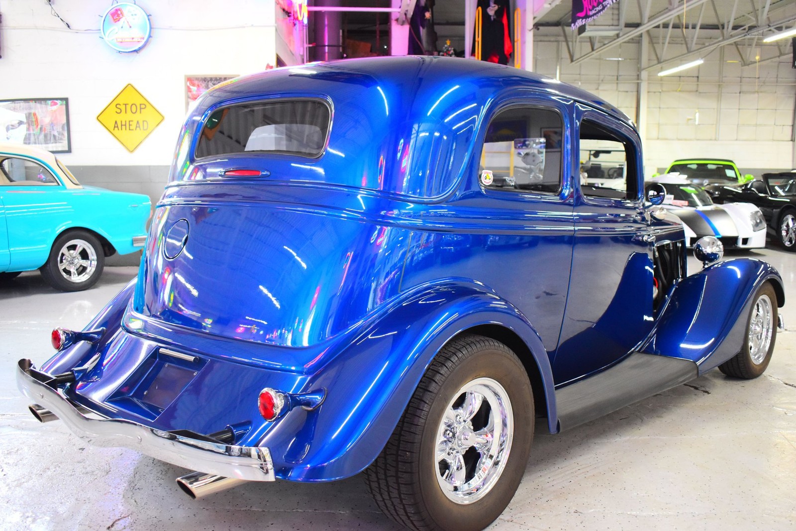 Ford-Crown-Victoria-1933-8