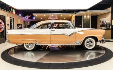 Ford-Crown-Victoria-1955-Coupe-10