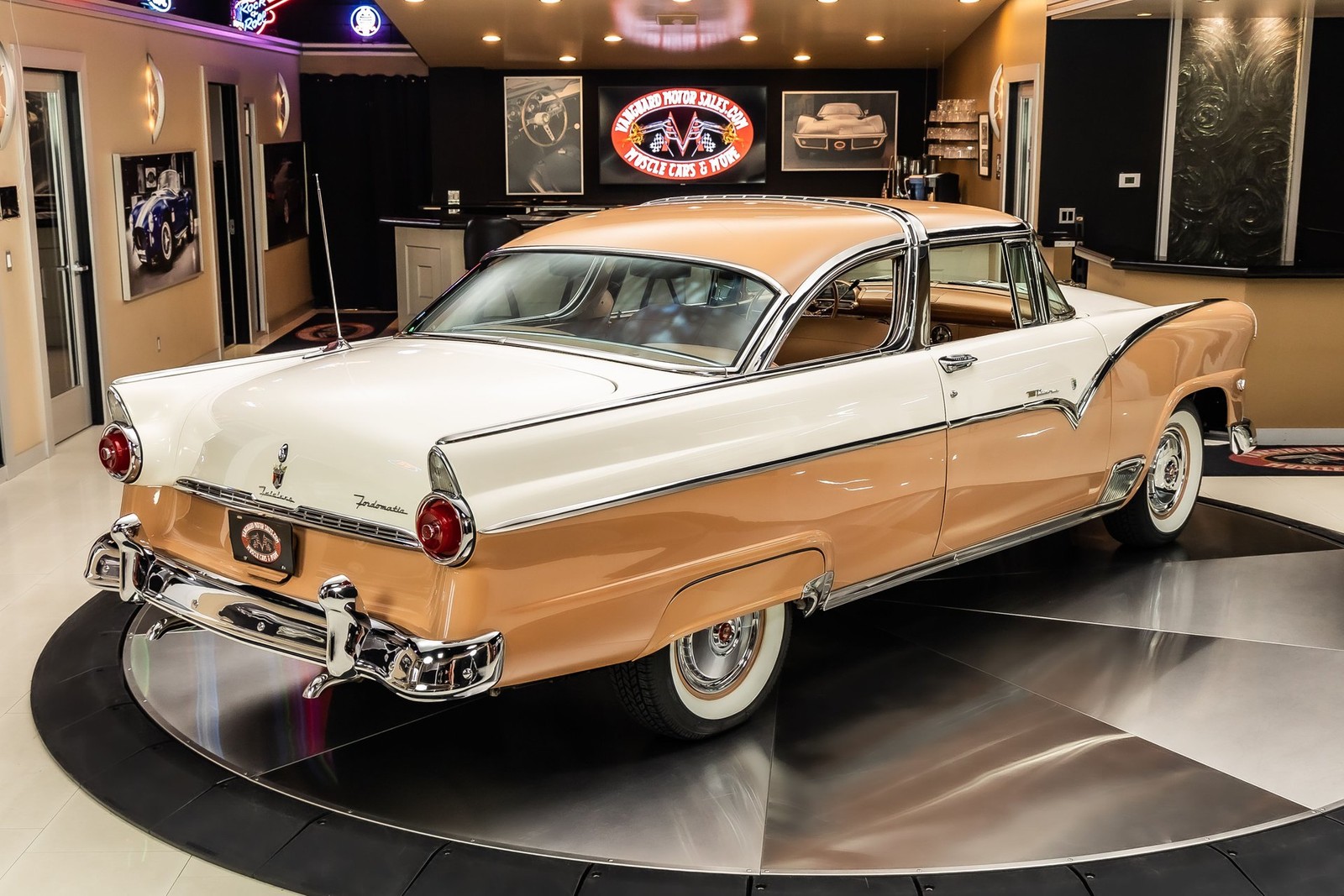 Ford-Crown-Victoria-1955-Coupe-12
