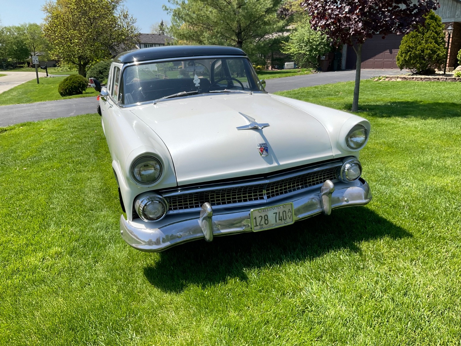 Ford-Crown-Victoria-1955-Sedan-1