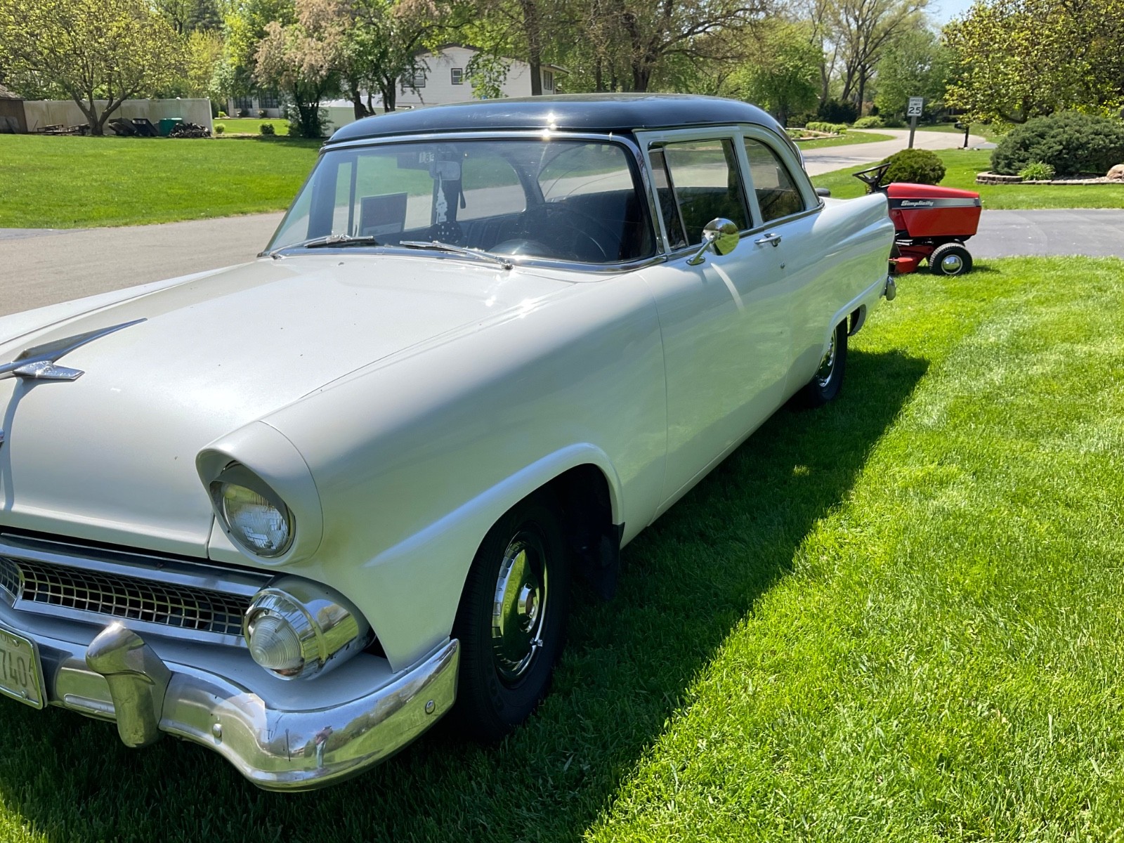 Ford-Crown-Victoria-1955-Sedan-2