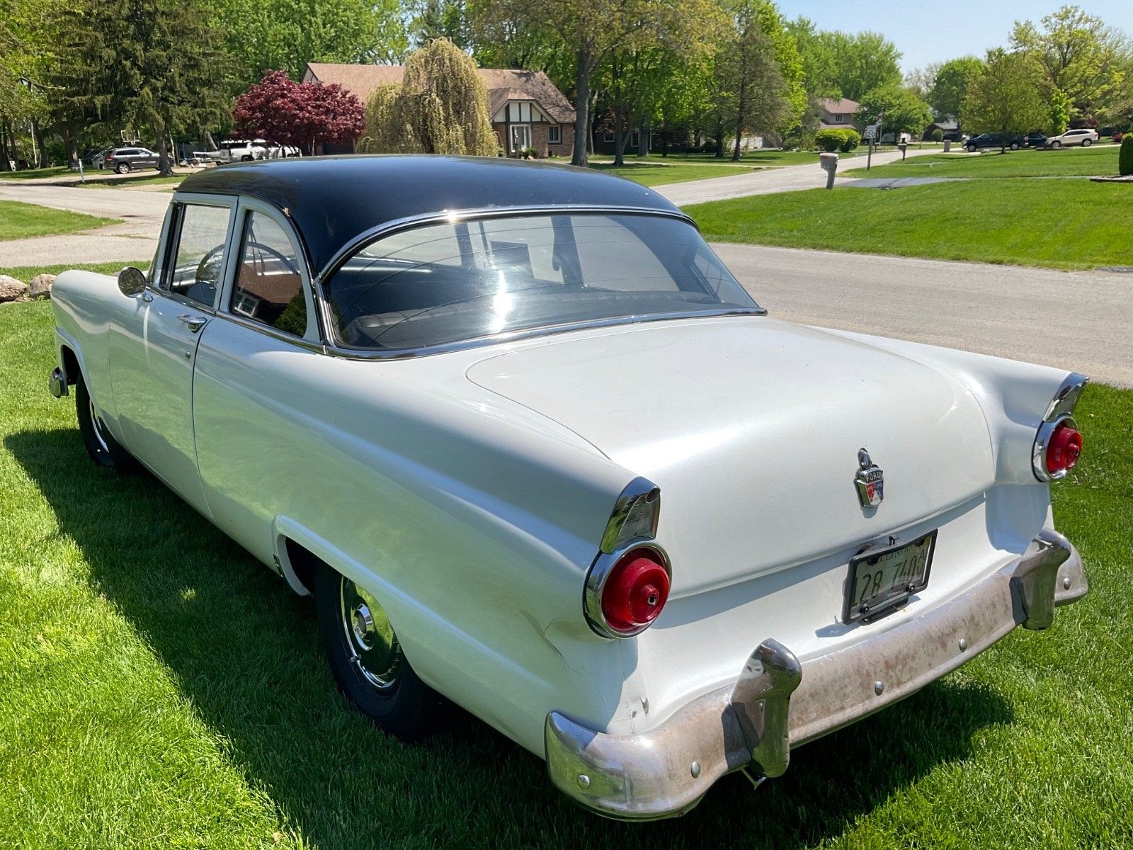 Ford-Crown-Victoria-1955-Sedan-3
