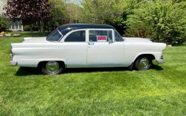 Ford-Crown-Victoria-1955-Sedan