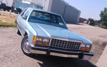Ford-Crown-victoria-1984-Blue-Blue-1