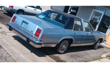 Ford-Crown-victoria-1984-Blue-Blue-2