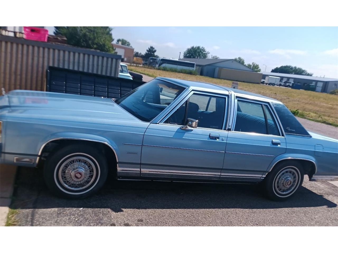 Ford-Crown-victoria-1984-Blue-Blue-3