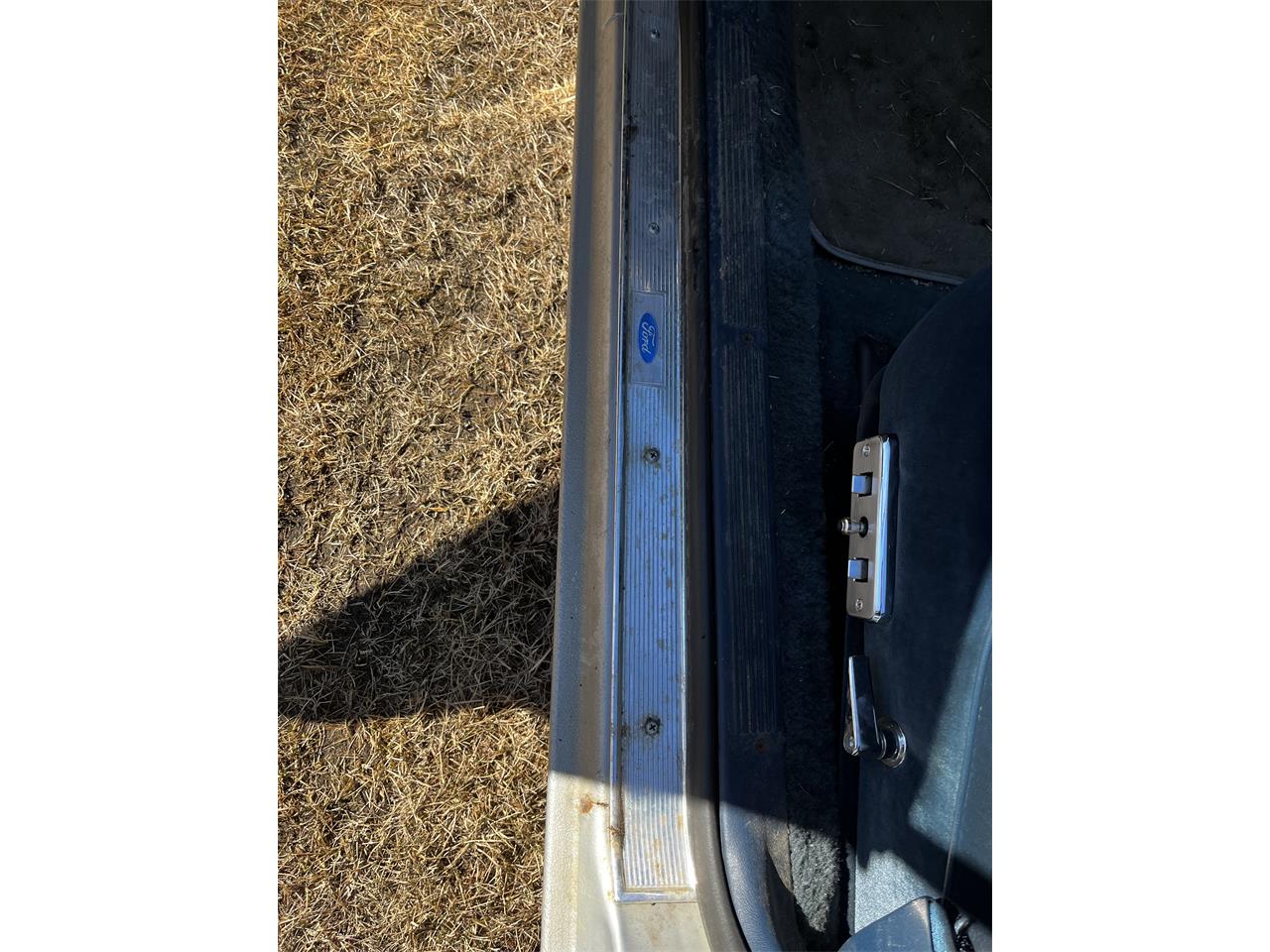 Ford-Crown-victoria-1985-Silver-Blue-20
