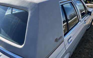 Ford-Crown-victoria-1985-Silver-Blue-4
