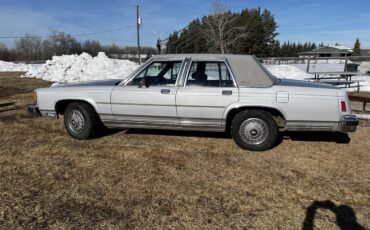 Ford-Crown-victoria-1985-Silver-Blue-5
