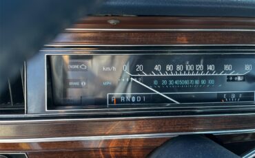 Ford-Crown-victoria-1985-Silver-Blue-8