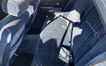 Ford-Crown-victoria-1985-Silver-Blue-9
