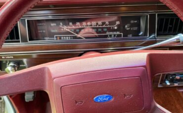 Ford-Crown-victoria-1985-white-9