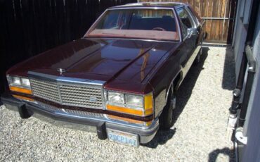 Ford-Crown-victoria-1987-Red-1