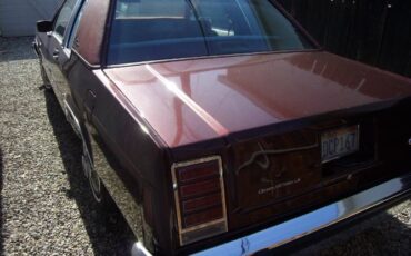 Ford-Crown-victoria-1987-Red-2