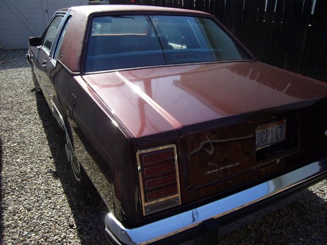 Ford-Crown-victoria-1987-Red-2
