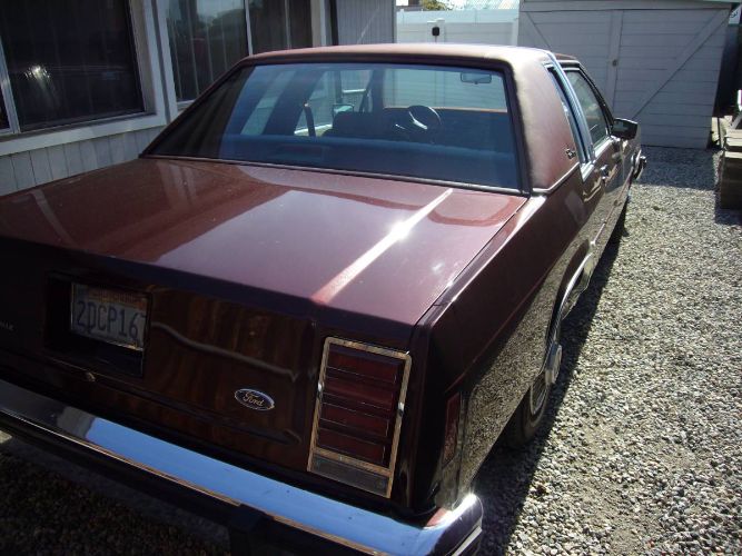 Ford-Crown-victoria-1987-Red-3