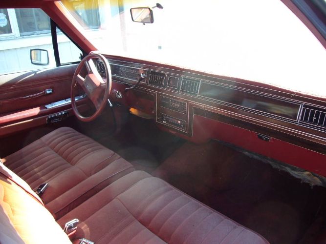 Ford-Crown-victoria-1987-Red-5
