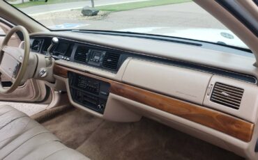 Ford-Crown-victoria-1992-10