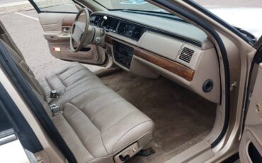 Ford-Crown-victoria-1992-11