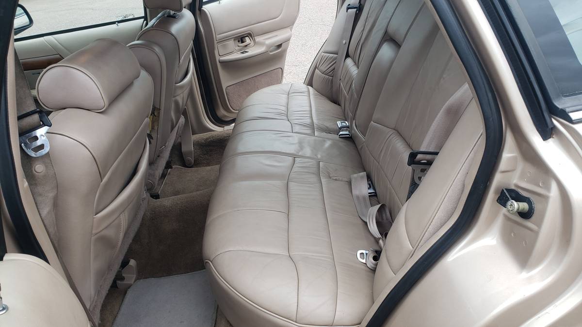 Ford-Crown-victoria-1992-12