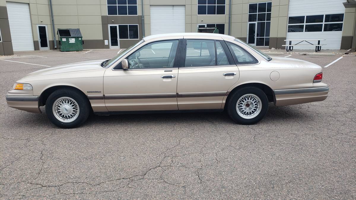 Ford-Crown-victoria-1992-2