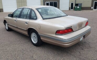 Ford-Crown-victoria-1992-3