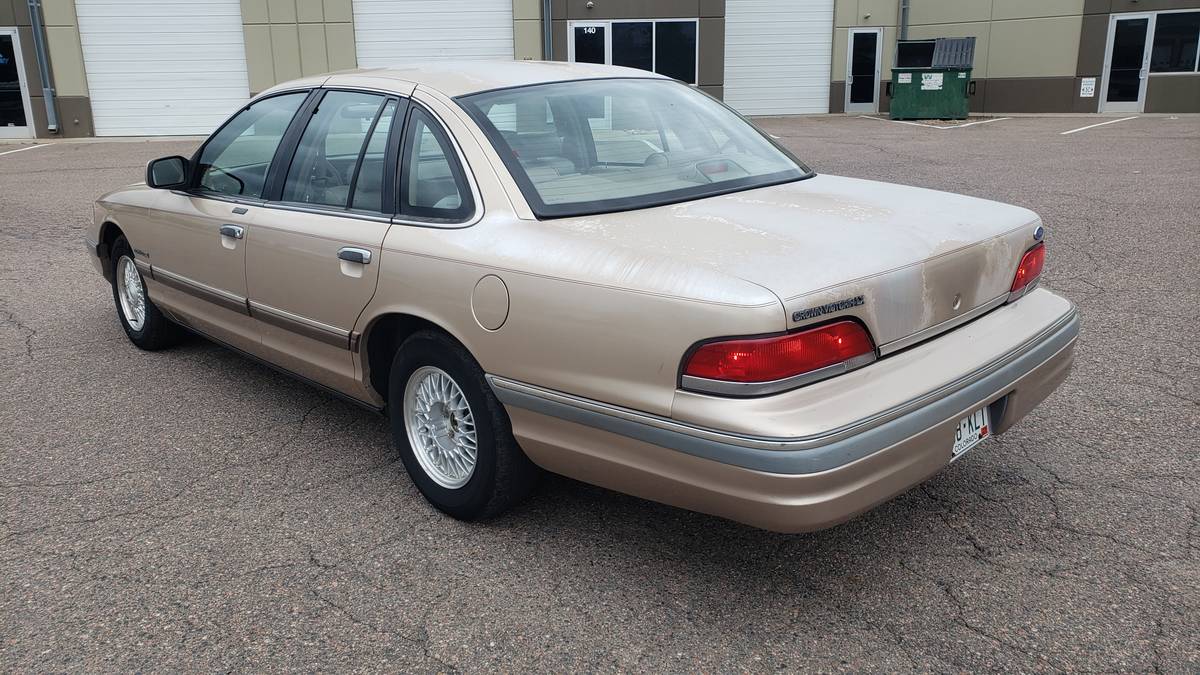 Ford-Crown-victoria-1992-3