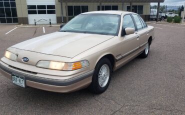 Ford-Crown-victoria-1992