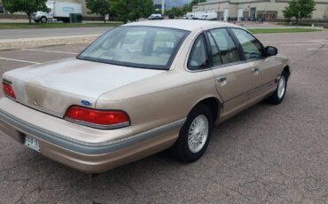 Ford-Crown-victoria-1992-4