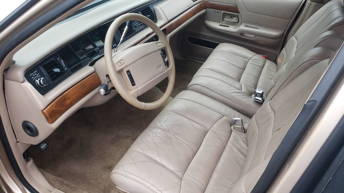 Ford-Crown-victoria-1992-6