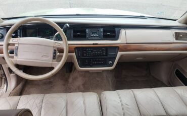 Ford-Crown-victoria-1992-7