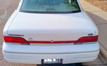 Ford-Crown-victoria-lx-1994-white-1
