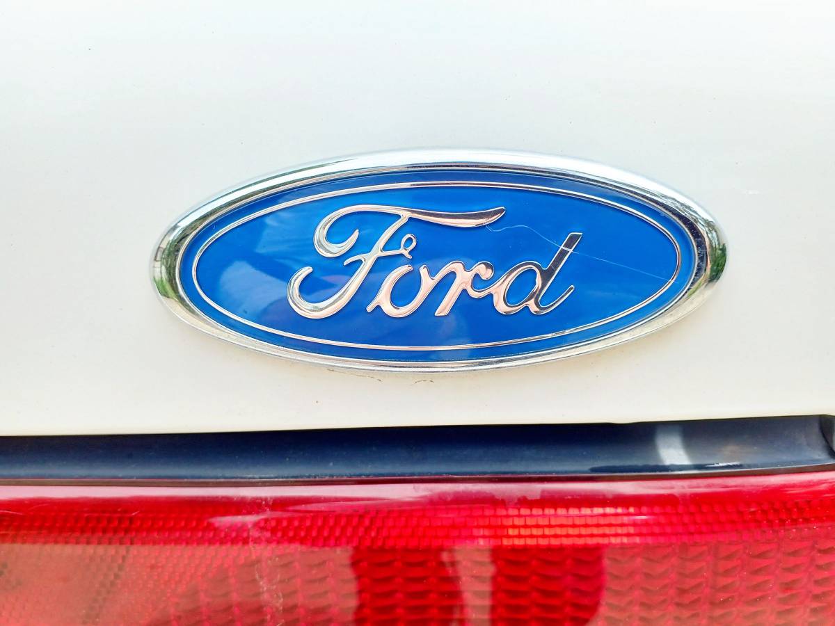 Ford-Crown-victoria-lx-1994-white-12