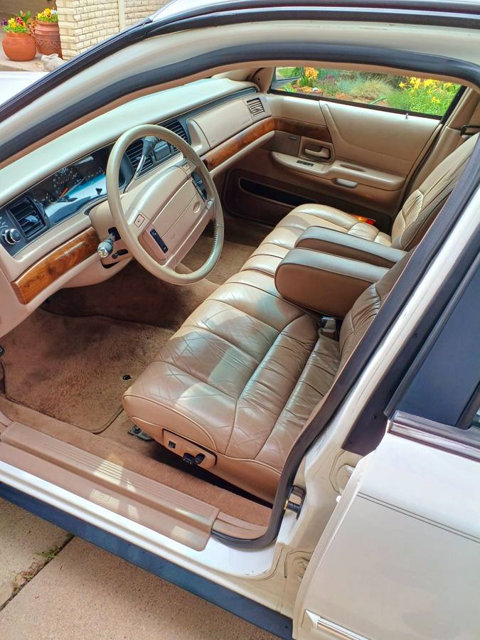 Ford-Crown-victoria-lx-1994-white-3