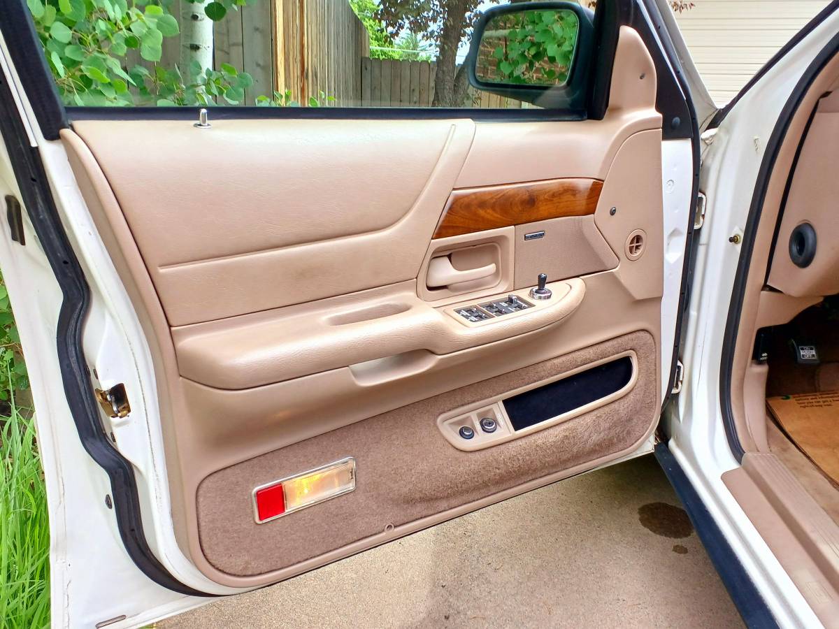 Ford-Crown-victoria-lx-1994-white-4