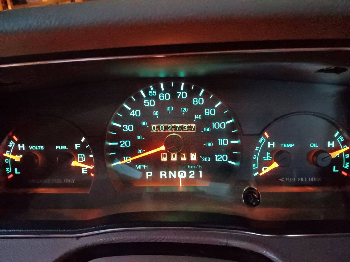 Ford-Crown-victoria-lx-1994-white-6