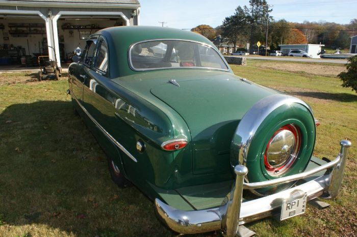 Ford-Custom-1949-Green-23