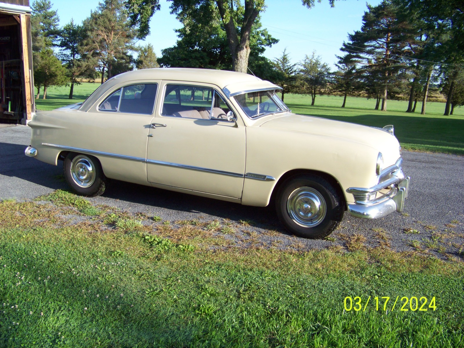 Ford-Custom-1950-Sedan-16