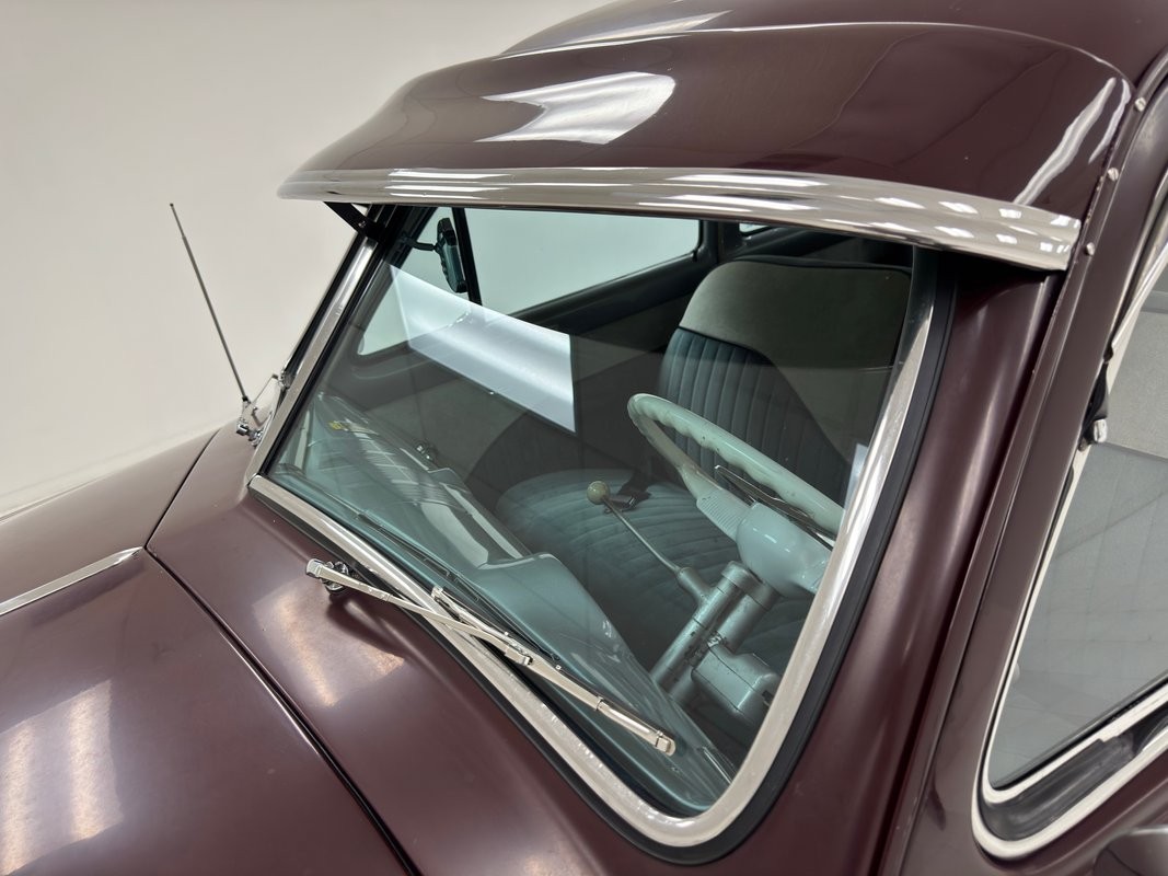Ford-Custom-Deluxe-1950-Coupe-11