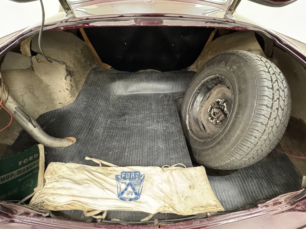 Ford-Custom-Deluxe-1950-Coupe-30
