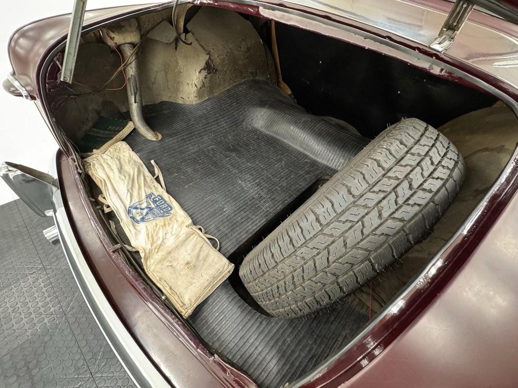 Ford-Custom-Deluxe-1950-Coupe-31