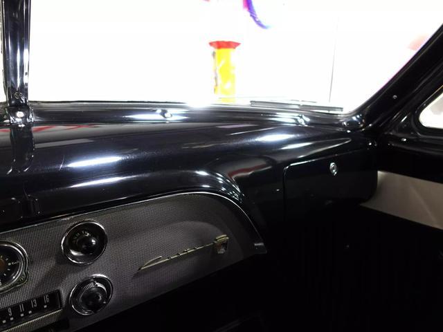 Ford-Custom-Deluxe-1951-11