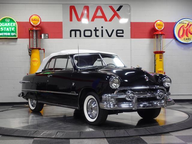Ford Custom Deluxe 1951 --