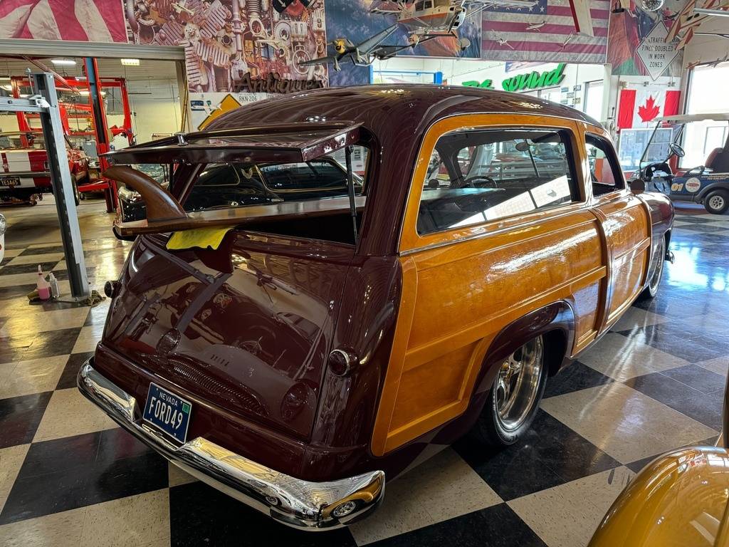 Ford-Custom-woody-wagon-1949-custom-7