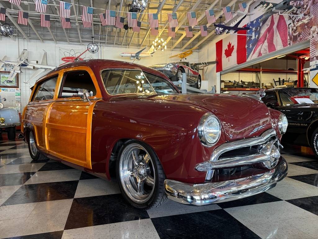 Ford-Custom-woody-wagon-1949-custom